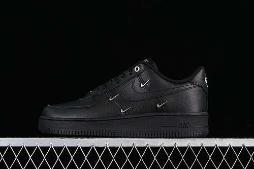 280HQ1180001AIR FORCE 1 07 LOW BLACKSILVERWOMAN3639MAN4045