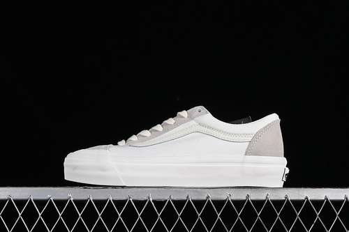 230VN000MT6QC5VANS OLD SKOOL REISSUE 136 WHITEGREYWOMAN3539MAN4044