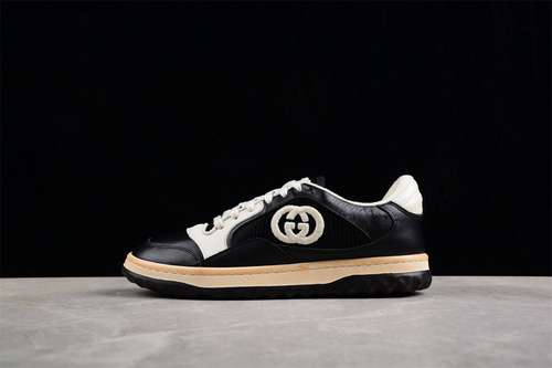 480MAC80GUCCI THROWS IT BACK WITH THE RETROINSPIRED WHITEBLACKWOMAN3539MAN4044
