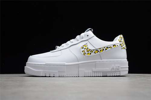 300DH9632101AIR FORCE 1 PIXEL WHITEWHITELEOPARD PRINTWOMAN3639MAN4045