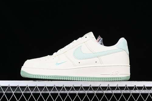 300ME0112555AIR FORCE 1 07 LOW GREENBEIGEWOMAN3639MAN4045