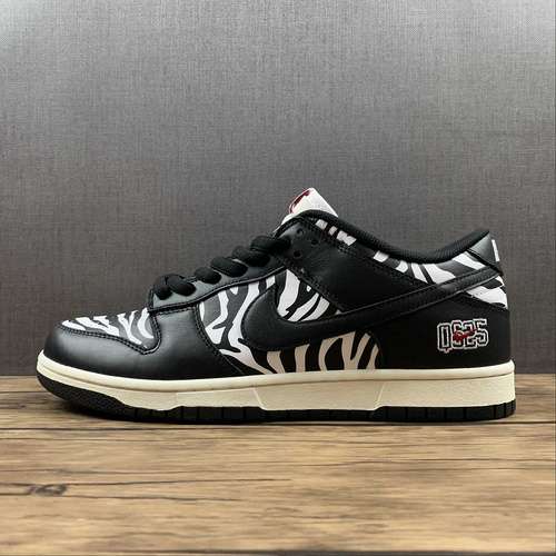 【500】[DM3510-001]-[QUARTERSNACKS X DUNK LOW SB LITTLE DEBBIE’S ZEBRA CAKES BLACK/BLACK/WHITE]
