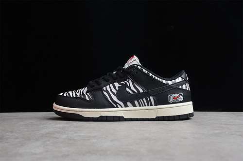 【320】[DM3510-001]-[QUARTERSNACKS X DUNK LOW SB LITTLE DEBBIE’S ZEBRA CAKES BLACK/BLACK/WHITE]