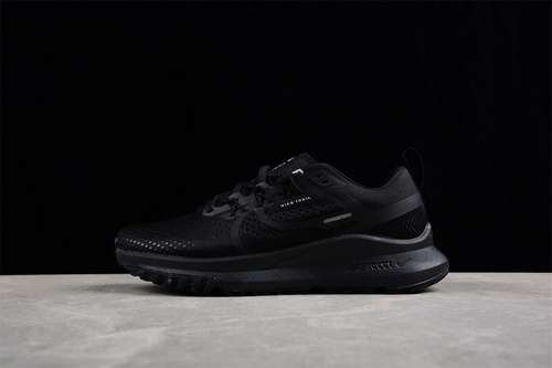 【280】[DJ6158-301]-[REACT PEGASUS TRAIL 4 BLACK/BLACK/BLACK]-[MAN:39-45]