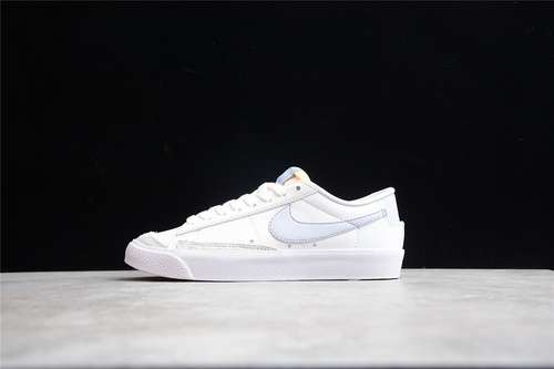 【250】[DC4769-103]-[BLAZER LOW 77 WHITE/WHITE/WHITE/GHOST]-[WOMAN:35.5-39]