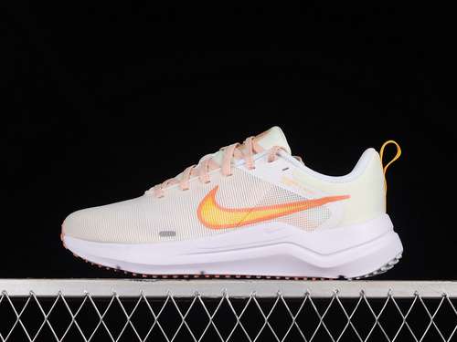 【260】[DD9294-101]-[DOWNSHIFTER 12 SUMMIT WHITE/UNIVERSITY GOLD/LIGHT MADDER ROOT/CRIMSON BLISS]