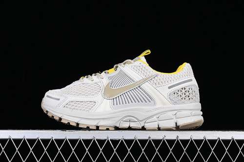 【250】[FJ7694-020]-[AIR ZOOM VOMERO 5 SP LIGHT BONE/SAIL/UNIVERSITY GOLD]-[UNISEX:36-45]
