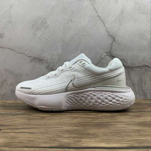【300】[CT2228-006]-[ZOOMX INVINCIBLE RUN FLYKNIT WHITE/WHITE/METALLIC SILVER]-[UNSIEX:36-45]