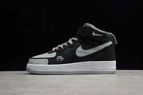【340】[BQ6819-008]-[AIR FORCE 1 LV8 UTILITY BLACK/MEDIUM GREY-WHITE]-[WOMAN:36-39]-[MAN:40-45]