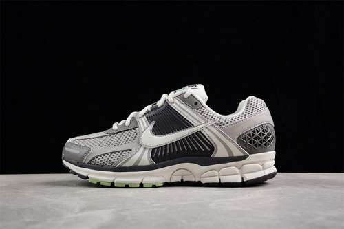 【300】[FB8825-001]-[AIR ZOOM VOMERO 5 COBBLESTONE/LIGHT BONE]-[WOMAN:36-39]-[MAN:40-45]