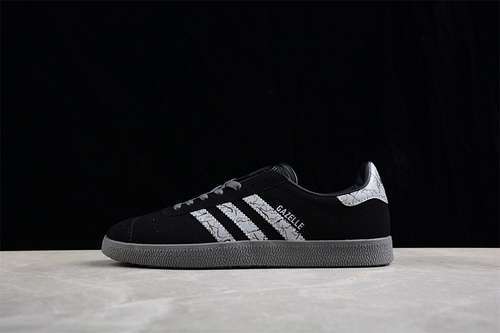 【220】[GZ2753]-[ADIDAS STAR WARS GAZELLE DARKSABER CORE BLACK/SILVER METALLIC/GREY FOUR]