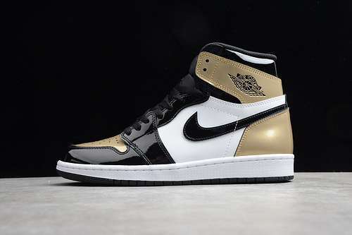 【550】[861428-007]-[ST AIR JORDAN RETRO 1 HIGH OG NRG BLACK/METALLIC GOLD/WHITE]