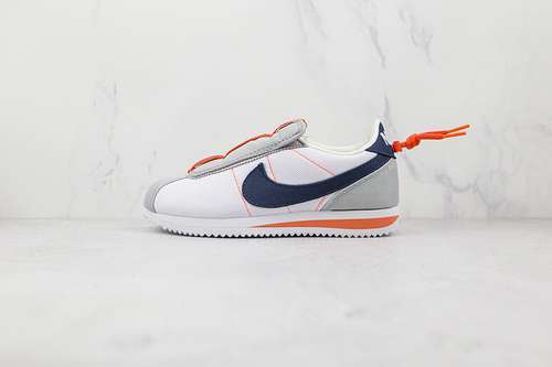 【240】[AV2950-100]-[KENDRICK LAMAR X CORTEZ BASIC SLIP HOUSE SHOES WHITE/THUNDER BLUE-WOLF]