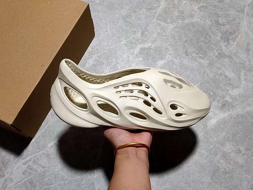 【260】[KANYE WEST X YEEZY FOAM RUNNER SLIDE WHITE/WHITE/WHITE]-[UNISEX:37-48.5]