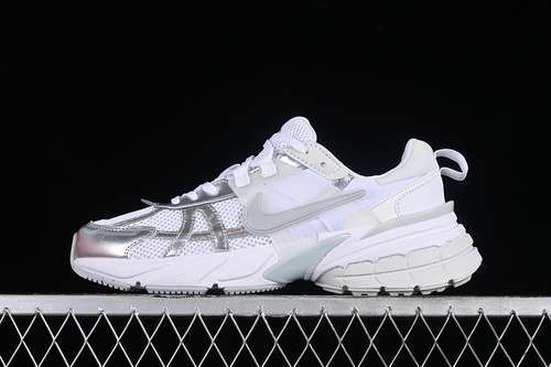 【280】[FD0736-104]-[V2K RUNTEKK RUN METALLIC SILVER/WHITE]-[WOMAN:36-39]-[MAN:40-45]