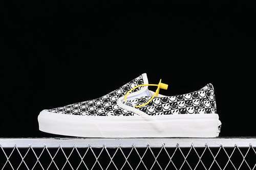 【220】[VN0007NCK1G]-[CLASSICS SLIP ON VR3 BLACK/WHITE]-[WOMAN:35-39]-[MAN:40-45]