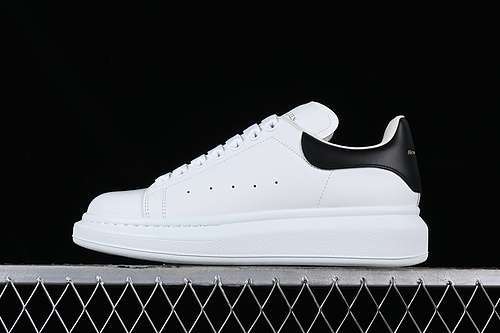 【560】[ALEXANDER MCQUEEN WHITE/BLACK]-[WOMAN:35-39]-[MAN:40-45]