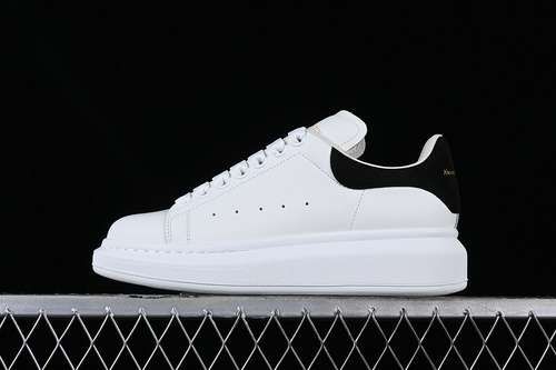 【560】[ALEXANDER MCQUEEN WHITE/BLACK]-[WOMAN:35-39]-[MAN:40-45]