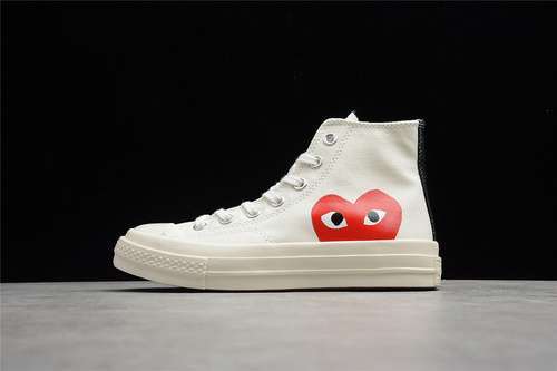 【220】[150205C]-[COMME DES GARÇONS X CHUCK TAYLOR ALL-STAR HIGH 70S OX PLAY MILK/WHITE/RED]