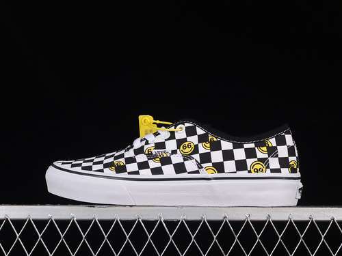 【220】[VN000EE3B9]-[OLD SKOOL SMILEY FACE CHECKERBOARD BLACK/BLACK/WHITE]-[WOMAN:35-39]-[MAN:40-44]