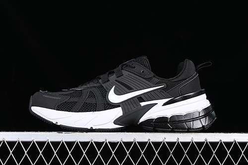 【260】[FD0736-105]-[V2K RUNTEKK 3XL WHITE/BLACK]-[WOMAN:36-39]-[MAN:40-45]