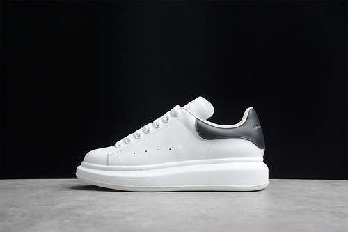 【580】[ALE*XANDER MCQUEEN WHITE/WHITE/BLACK]-[WOMAN:35-39]-[MAN:40-44]