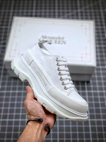 【520】[ALE*XANDER MCQUEEN WHITE/WHITE/WHITE]-[WOMAN:35-40]