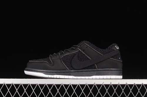 【270】[DH7756-010]-[ DUNK LOW GNARHUNTERS  BLACK/BLACK/WHITE]-[UNISEX:36-45]