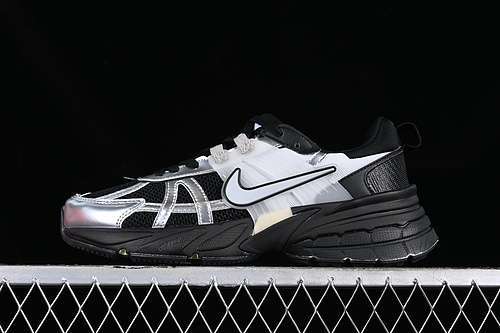 【280】[FD0736-003]-[V2K RUNTEKK 3XL WHITE/BLACK/GREY]-[MAN:40-45]