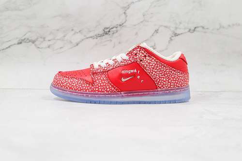 【480】[DH7650-600]-[STINGWATER X DUNK LOW SB MAGIC MUSHROOM UNIVERSITY RED/WHITE]-[UNISEX:36-47]