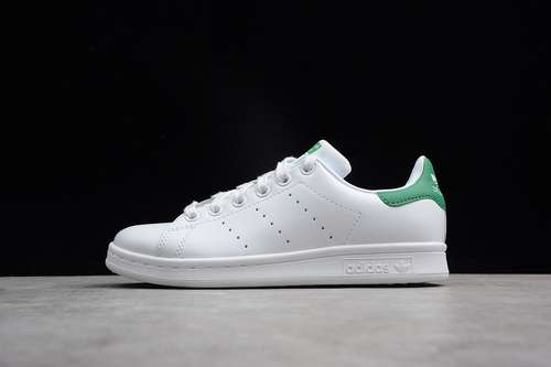 [8808872]-[STAN SMITH WHITE FAIRWAY GREEN YOUTH GS]-[WOMAN:36-39 1/3]-[MAN:40-44]-[OG0118]