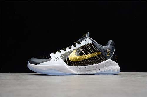 【320】[CD0824-127]-[KOBE V PROTRO BLACK/WHITE/GOLD]-[MAN:40-46]