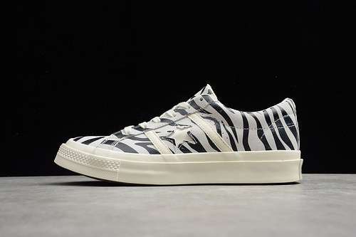 【260】[164528C]-[ONE STAR WHITE/WHITE/BLACK]-[WOMAN:35-39]-[MAN:40-44]