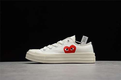 【220】[150207C]-[COMME DES GARÇONS X CHUCK TAYLOR ALL-STAR LOW 70S OX PLAY MILK/WHITE/RED]