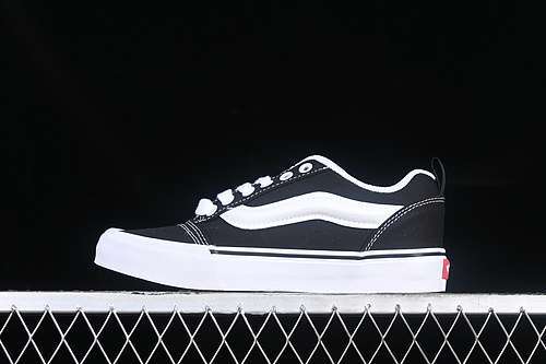 【220】[VN0009QC6BK]-[VANS CLASSICS KNU SKOOL WHITE/BLACK]-[WOMAN:35-39]-[MAN:40-44]
