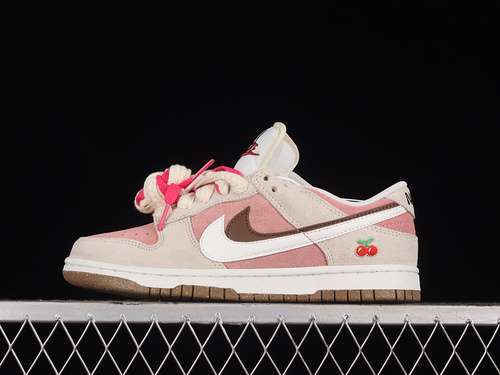 【300】[DO9457-121]-[SB DUNK LOW 85 WHITE/GREY/CHERRY POWDER]-[WOMAN:36-40]