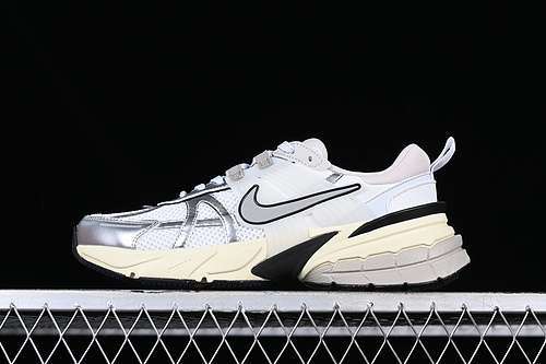 【300】[FD0736-100]-[V2K RUNTEKK 3XL WHITE/GREY/BLACK]-[WOMAN:35.5-39]-[MAN:40-46]