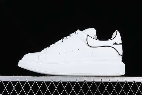 【560】[ALEXANDER MCQUEEN WHITE/BLACK]-[WOMAN:35-39]-[MAN:40-44]