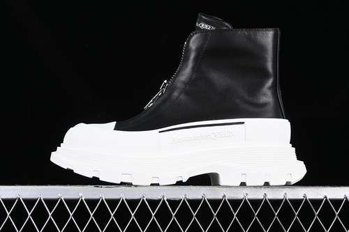 【530】[ALEXANDER MCQUEEN TREAD SLICK BLACK/WHITE]-[WOMAN:35-40]