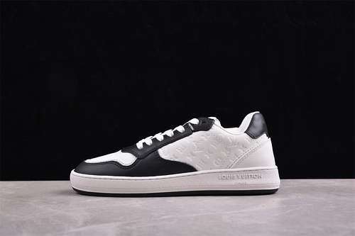 【440】[L*V TRAINER STADIUM WHITE/BLACK]-[WOMAN:35-39]-[MAN:40-45]