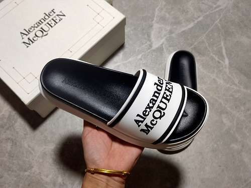 【280】[ALE*XANDER MCQUEEN HYBRID SIGNATURE SLIDES WHITE/BLACK/WHITE]-[WOMAN:35-40]