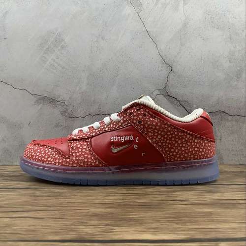 【460】[DH7650-600]-[STINGWATER X DUNK LOW SB MAGIC MUSHROOM UNIVERSITY RED/WHITE]-[UNISEX:36-47]