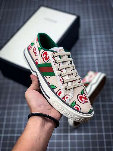 【450】[GU*CCI TENNIS 1977 PRINT SNEAKER BEIGE/GREEN/RED]-[WOMAN:35-40]