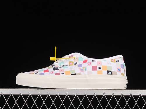 【210】[VN0A54FM017]-[AUTHECTIC 2022 ALL-MATCH CHECKERBOARD GRAFFITI WHITE/MULTI-COLOR]-[UNISEX:35-44]
