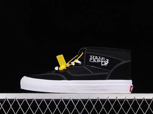 【280】[VN000DZ3BLK]-[HALF CAB BLACK/BLACK/TRUE WHITE]-[WOMAN:35-39]-[MAN:40-44]