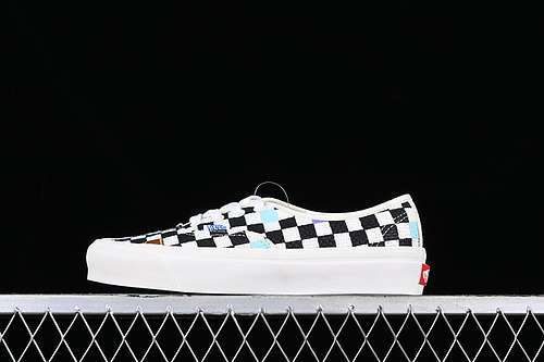 【240】[VN0A54F29GL]-[AUTHENTIC 44 DX WHITE/BLACK]-[WOMAN:35-39]-[MAN:40-44]