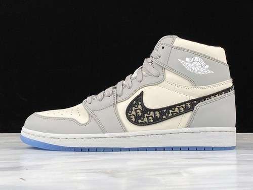 【1100】[CN8607-002]-[DI*OR X AIR JORDAN 1 HIGH OG WOLF GREY/SAIL-PHOTON DUST-WHITE]