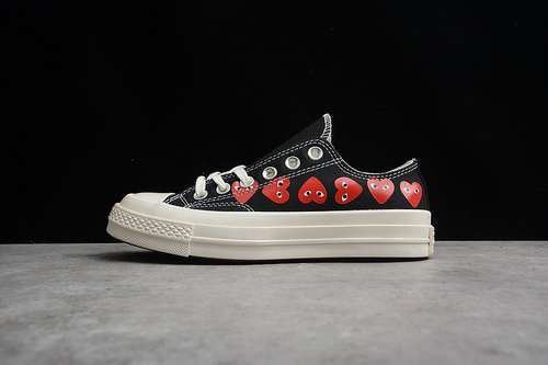 【240】[162977C]-[COMME DES GARÇONS PLAY X CHUCK TAYLOR 70S LOW TOP MULTI HEART BLACK/RED]