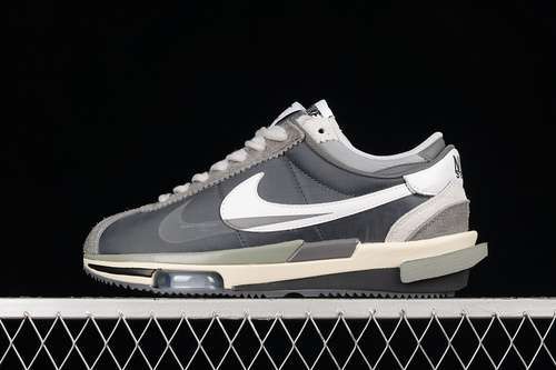 【340】[DQ0581-001]-[SACAI X ZOOM CORTEZ 4.0 SP WHITE/GREY/BLACK]-[WOMAN:36-39]-[MAN:40-46]