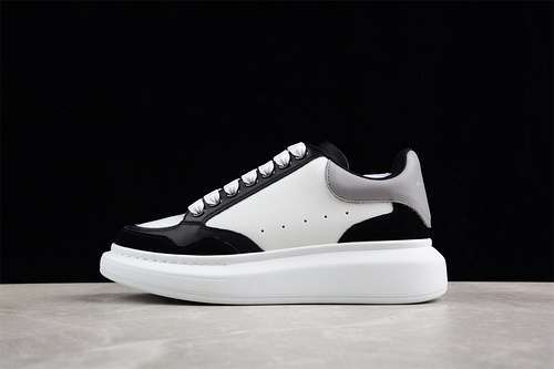 【560】[WHGP7]-[MCQUEEN WHITE/BLACK/GREY]-[WOMAN:35-39]-[MAN:40-44]
